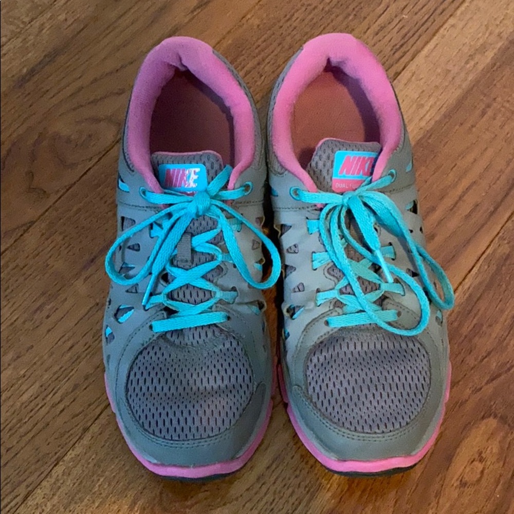 Nike tennis shoes